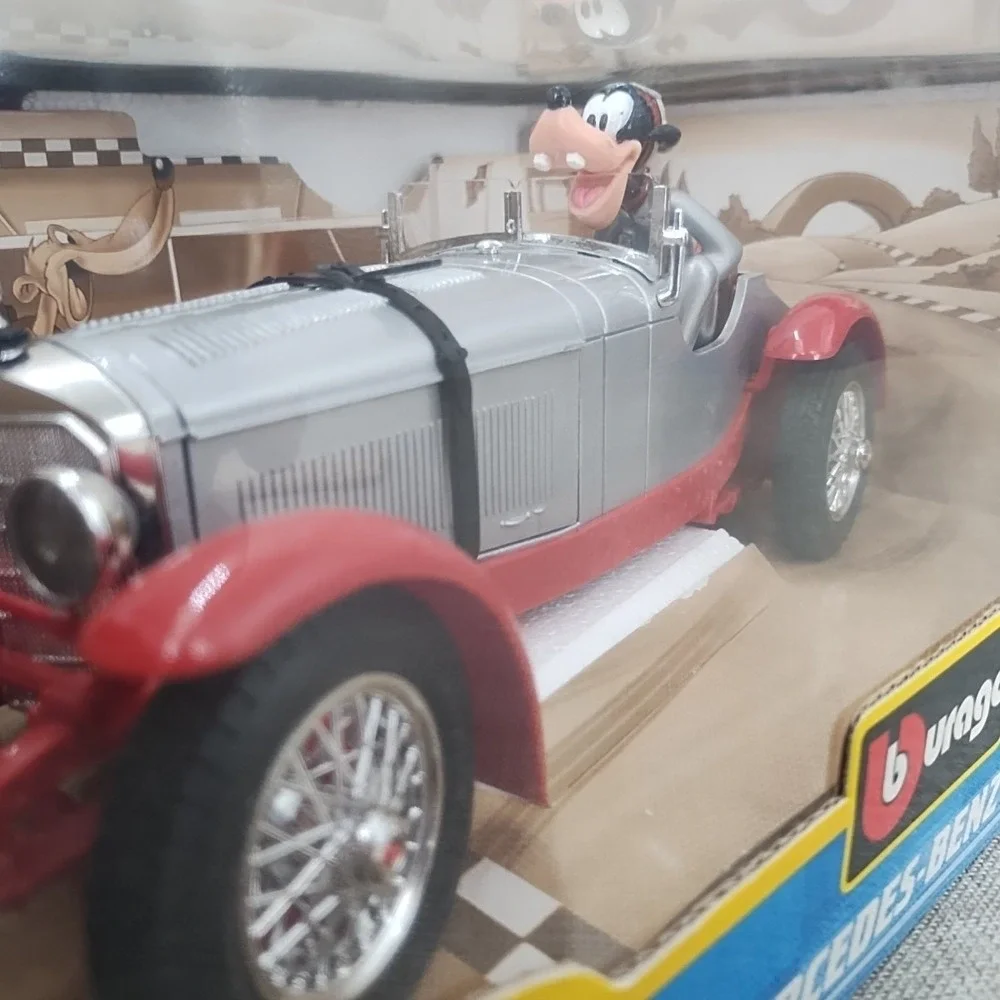 Bburago 1:18 Scale Diecast Goofy Disney Mercedes Benz SSKL Burago Silver Red